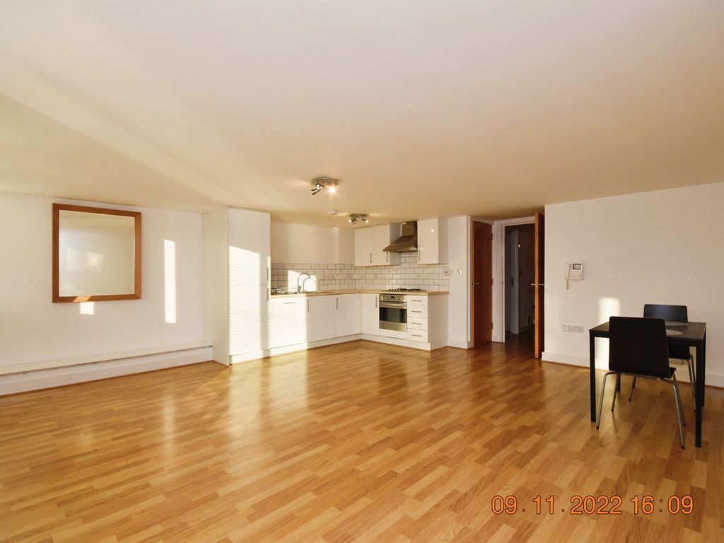 3 bed flat for sale in Cowbridge Road East, Canton, Cardiff CF11, £