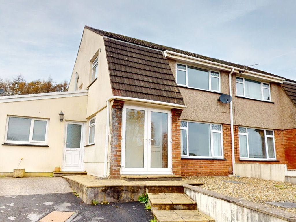 3 bed semidetached house to rent in Nash Avenue, Carmarthen