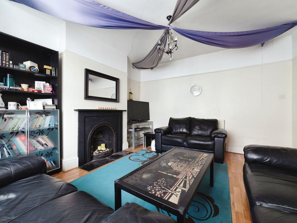 5 bed terraced house for sale in Lyndhurst Gardens, Barking IG11, £