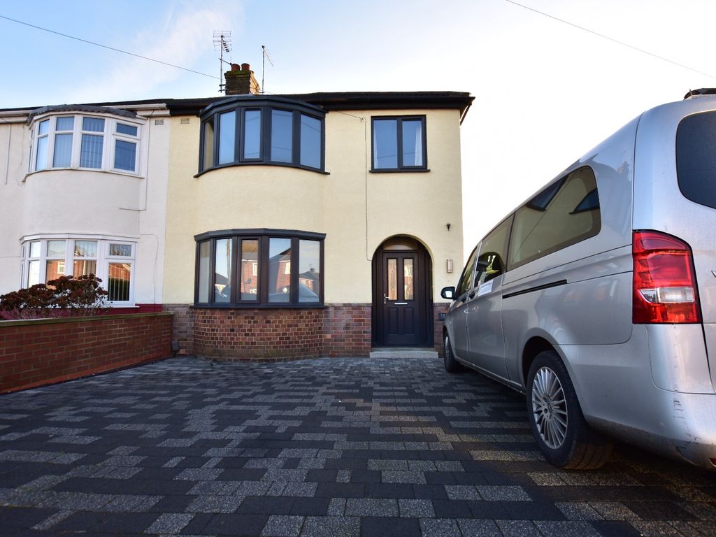 3 bed semidetached house to rent in Southfield Drive, Stanground