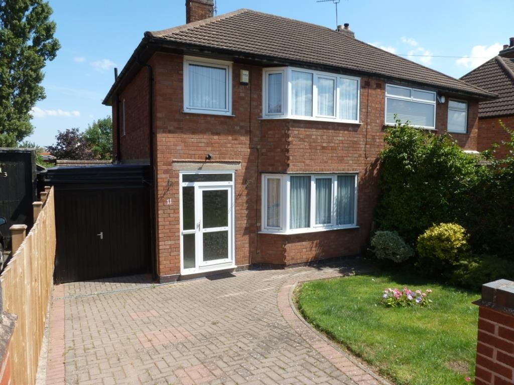 3 bed semidetached house to rent in Chestnut Avenue, Leicester LE5, £