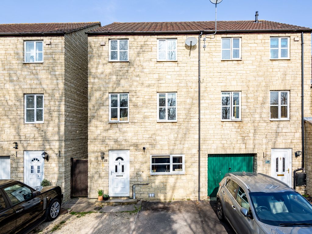 3 bed town house for sale in Redwing Close, Bicester OX26 Zoopla