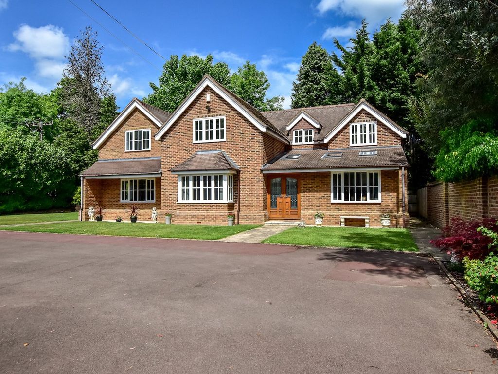 6 bed detached house for sale in Denham Road, Iver SL0 Zoopla