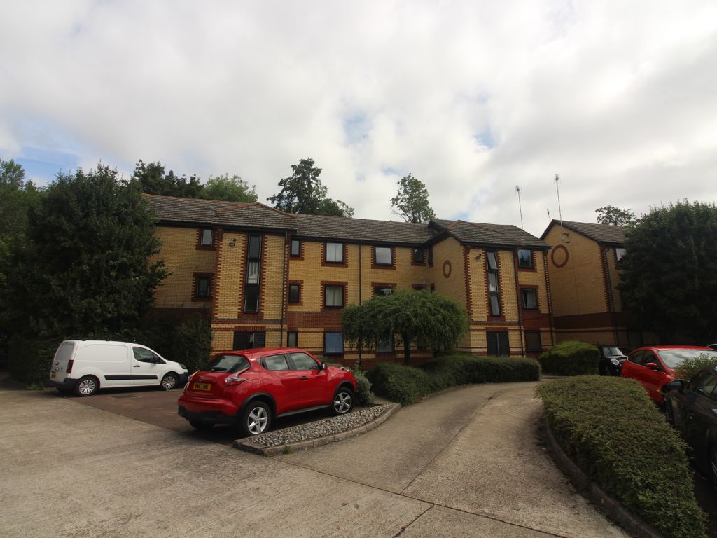 1 bed flat to rent in Finchampstead Road, Wokingham RG40, £995 pcm Zoopla