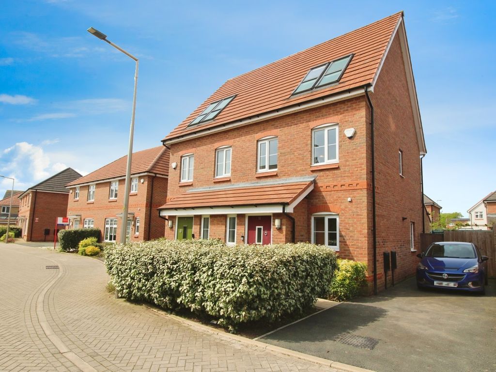 3 bed semidetached house for sale in Eastbourne Crescent, Stockport