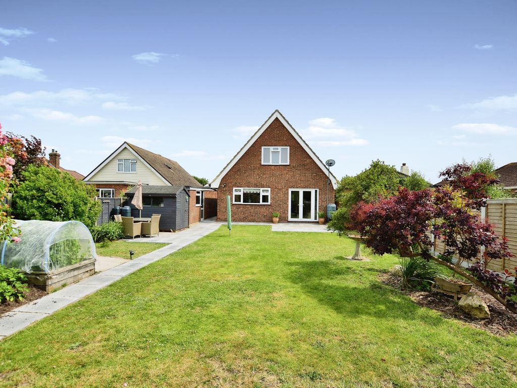 5 bed bungalow for sale in Hardy Road, Greatstone, New Romney TN28, £