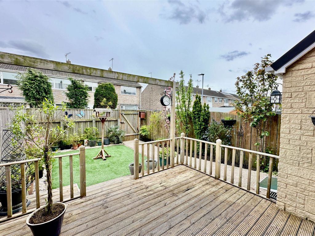 3 bed terraced house for sale in Newtondale, Hull HU7, £180,000 Zoopla