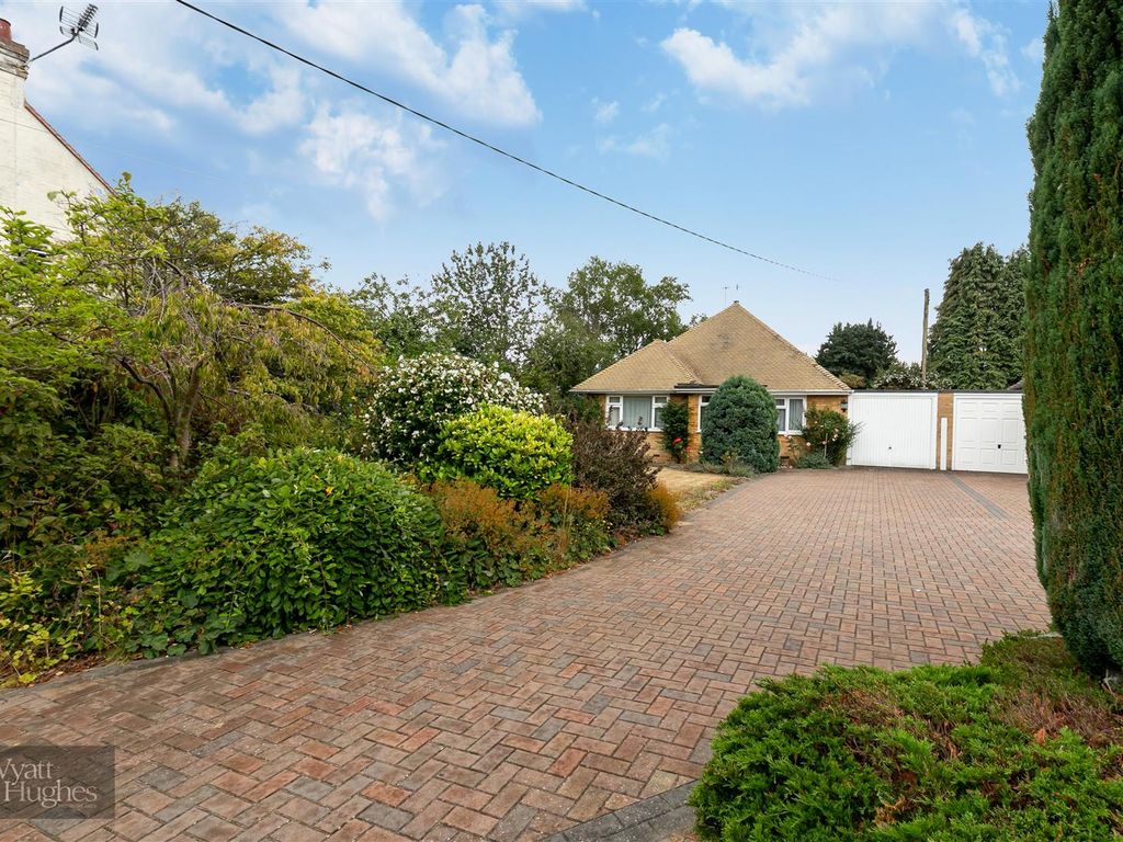 2 bed semidetached bungalow for sale in Manchester Road, Ninfield