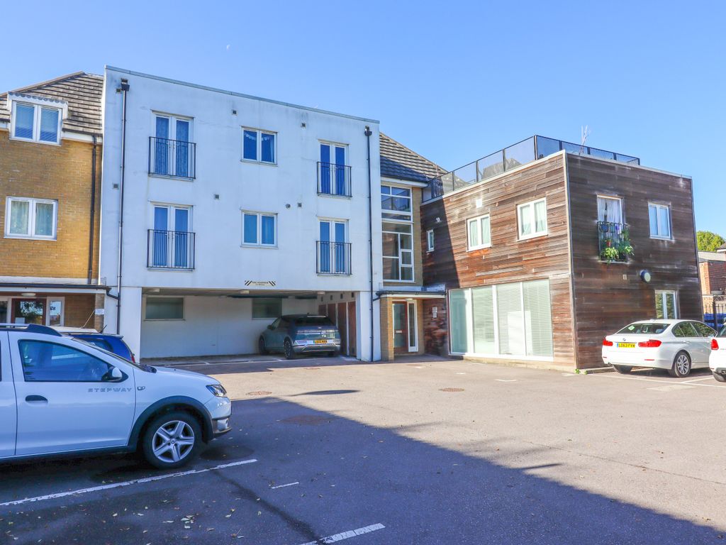 2 bed flat for sale in Alpha Road, Surbiton KT5 Zoopla
