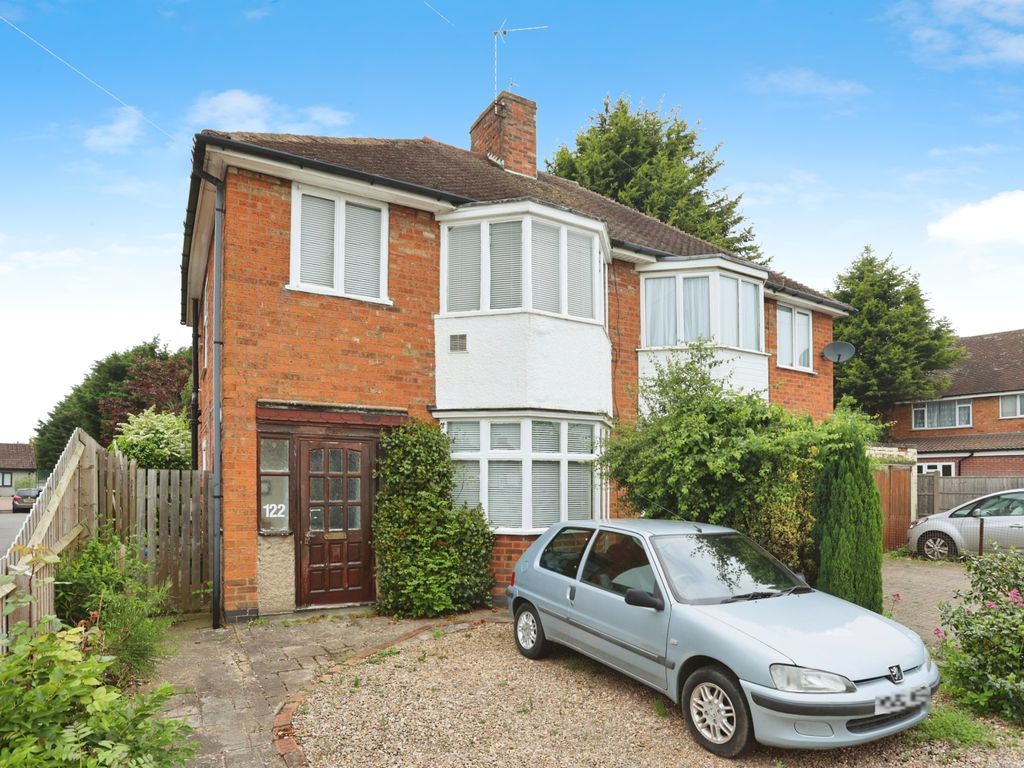 3 bed semidetached house for sale in Colchester Road, Leicester