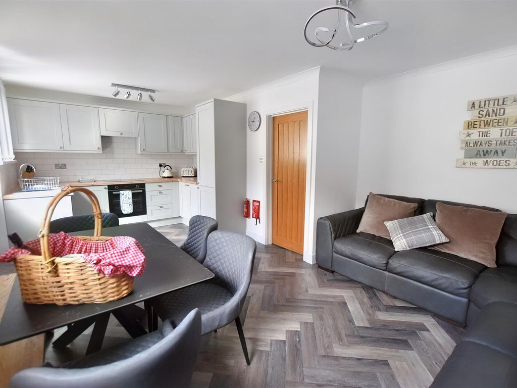 3 bed flat for sale in Cartwheel, Amroth, Narberth SA67 Zoopla