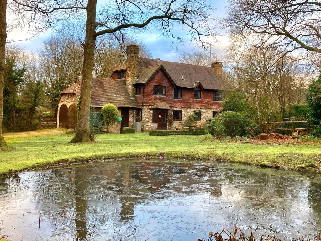 5 bed detached house for sale in Poundfield Lane, Plaistow RH14, £