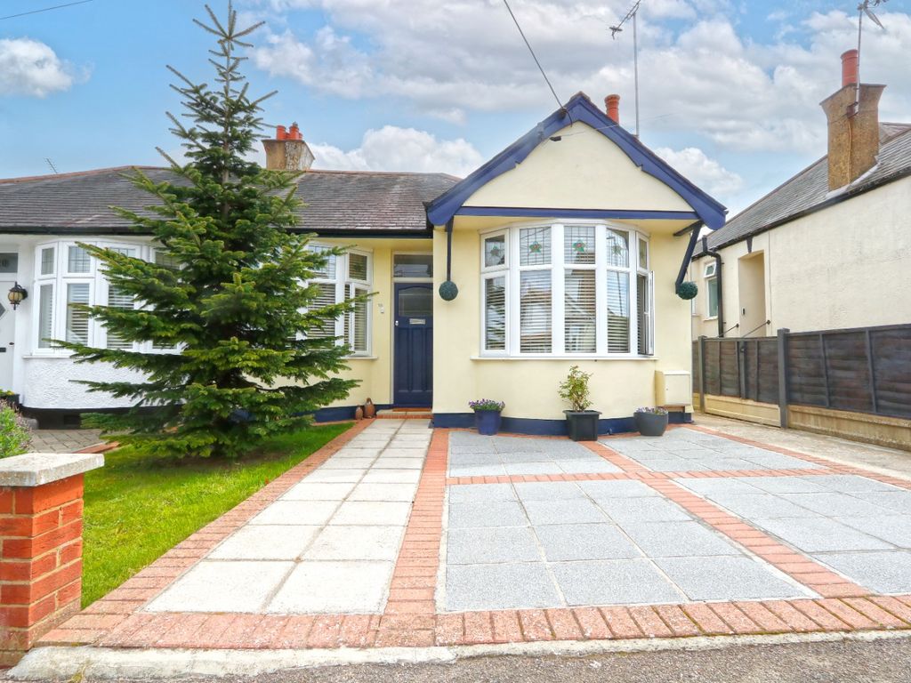 2 bed semidetached bungalow for sale in Broughton Road, Hadleigh