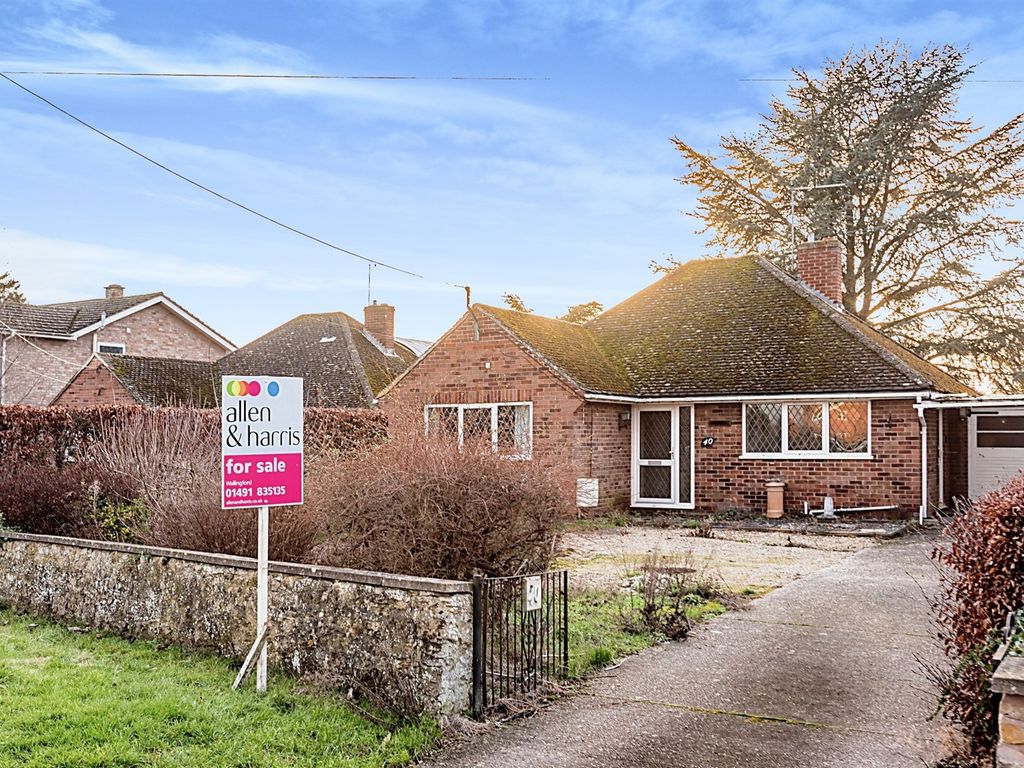 3 bed detached bungalow for sale in Mill Lane, Chalgrove, Oxford OX44