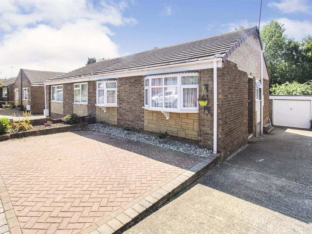 3 bed semidetached bungalow for sale in Hillside Crescent, Weldon