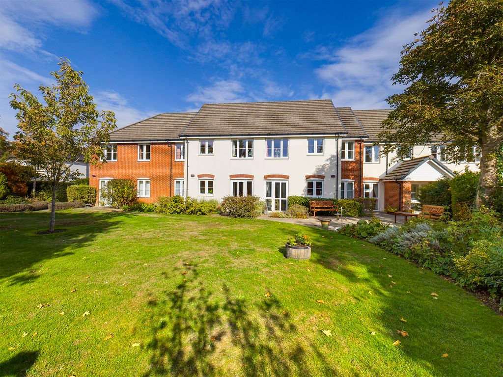 1 bed flat for sale in Penn Road, Hazlemere, High HP15, £205,000 Zoopla