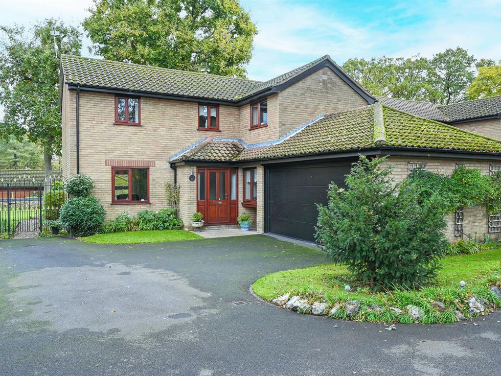 4 bed property for sale in Turner Close, Bradwell, Great Yarmouth NR31