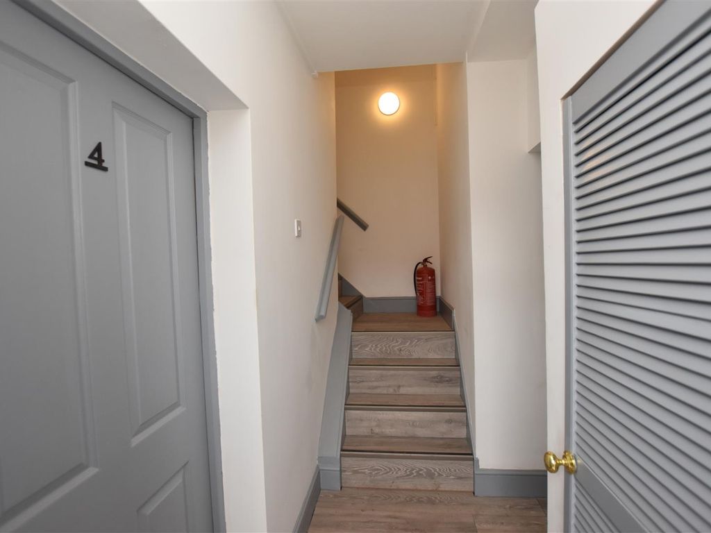 2 bed flat to rent in St. Johns, Worcester WR2, £975 pcm Zoopla