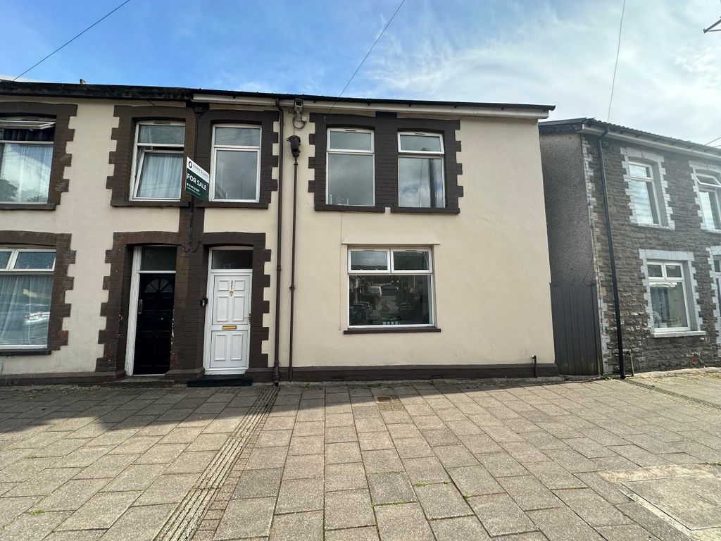 3 bed end terrace house for sale in Brithweunydd Road, Tonypandy CF40