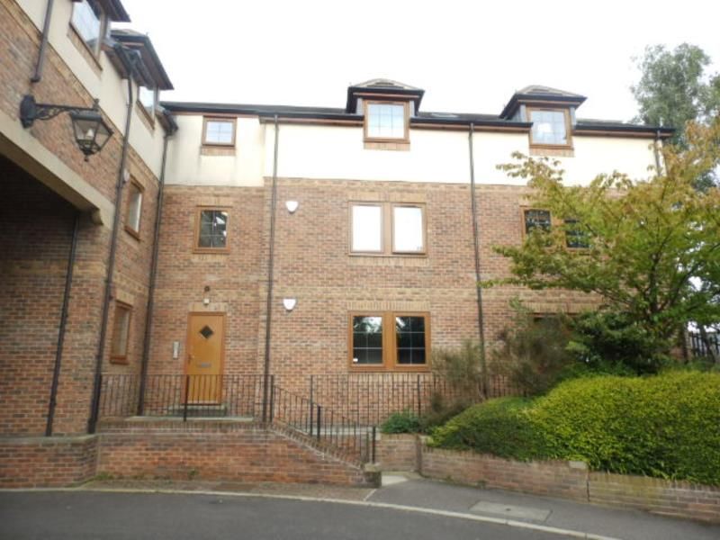 2 bed flat to rent in Highfield Court, Dewsbury Road, Ossett WF5 Zoopla