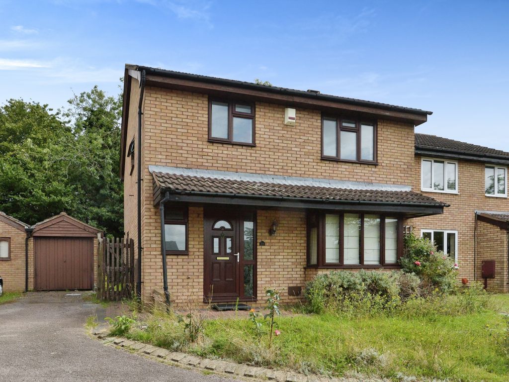 3 bed detached house for sale in Stokenchurch Place, Bradwell Common