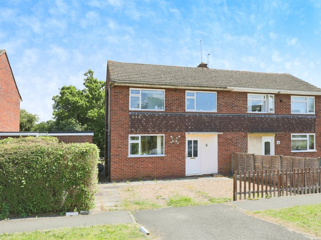 2 Bed Semi Detached House For Sale In Shenstone Close Malvern Wr14 £