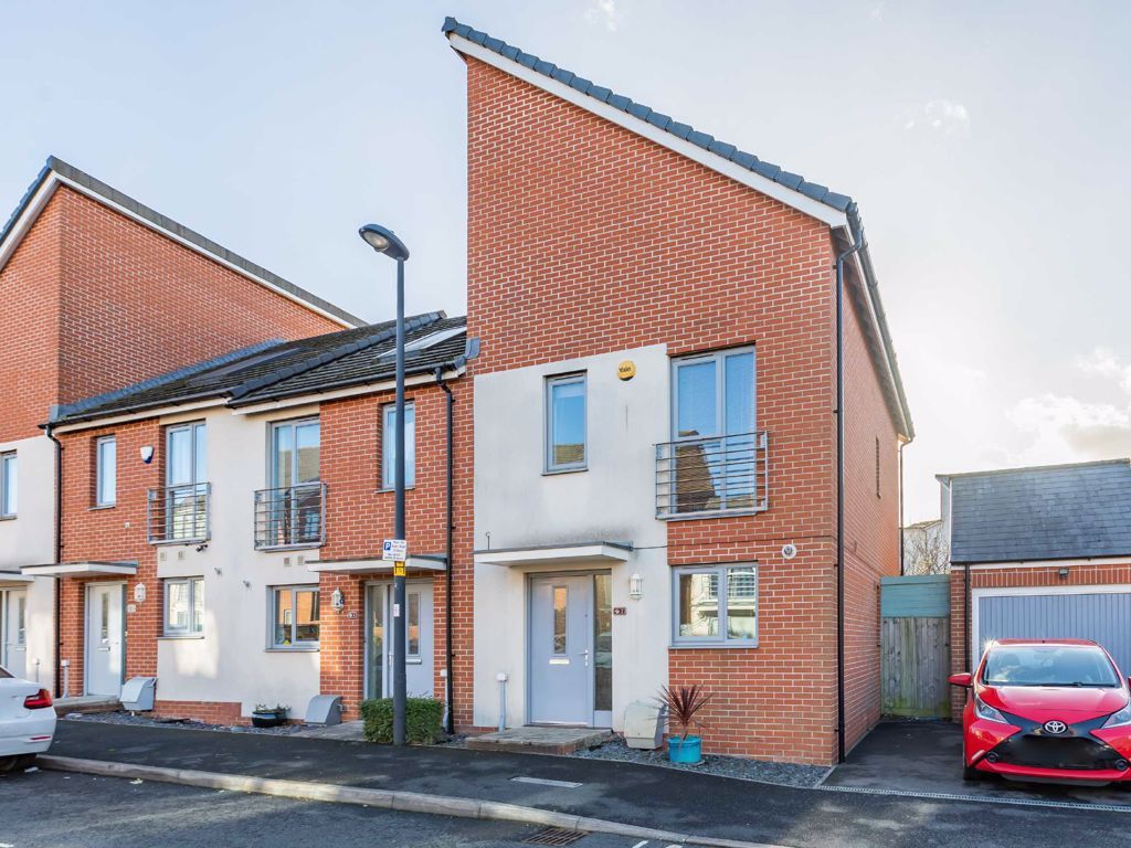 2 bed end terrace house for sale in Home Leas Close, Cheswick Village