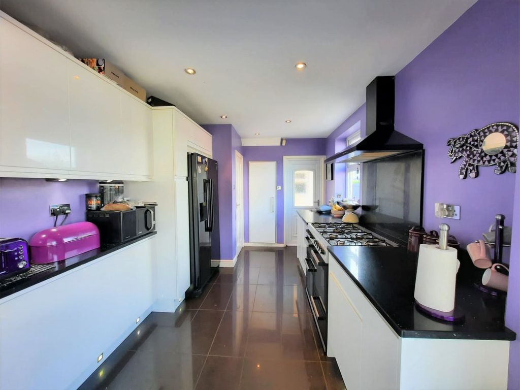 4 bed semidetached house for sale in Dialstone Lane, Great Moor