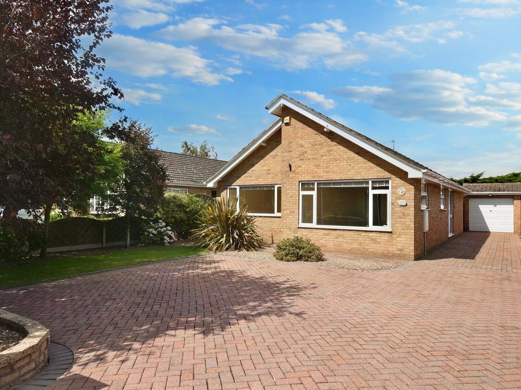 2 bed detached bungalow for sale in Wood Lane, Louth LN11, £299,950 Zoopla