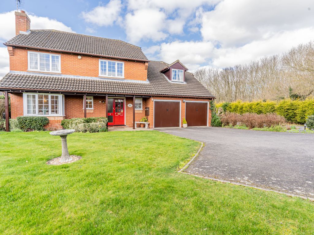 5 bed detached house for sale in Sitwell Close, Newport Pagnell