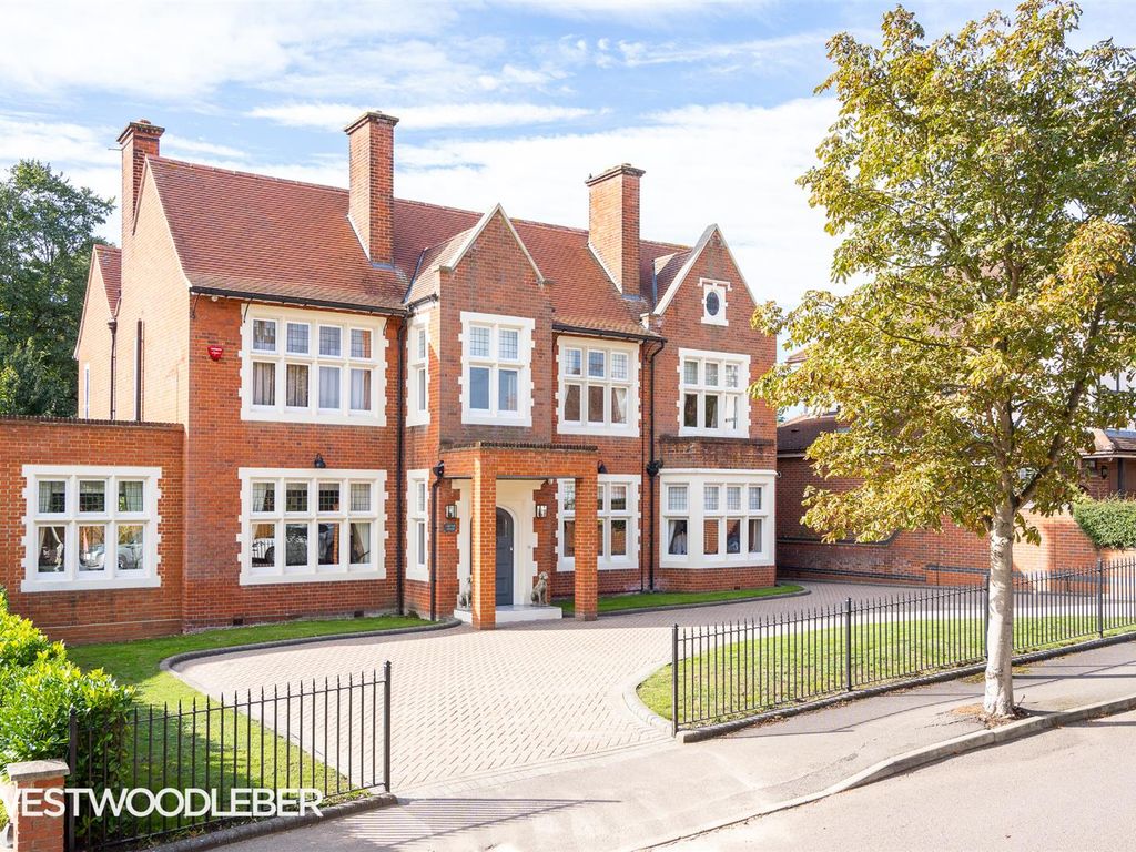 5 bed detached house for sale in Yewlands, Hoddesdon EN11 Zoopla