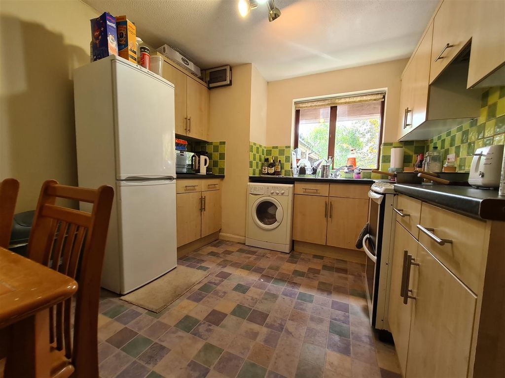 2 bed flat to rent in 12 Morleys Place, High Street, Sawston, Cambridge