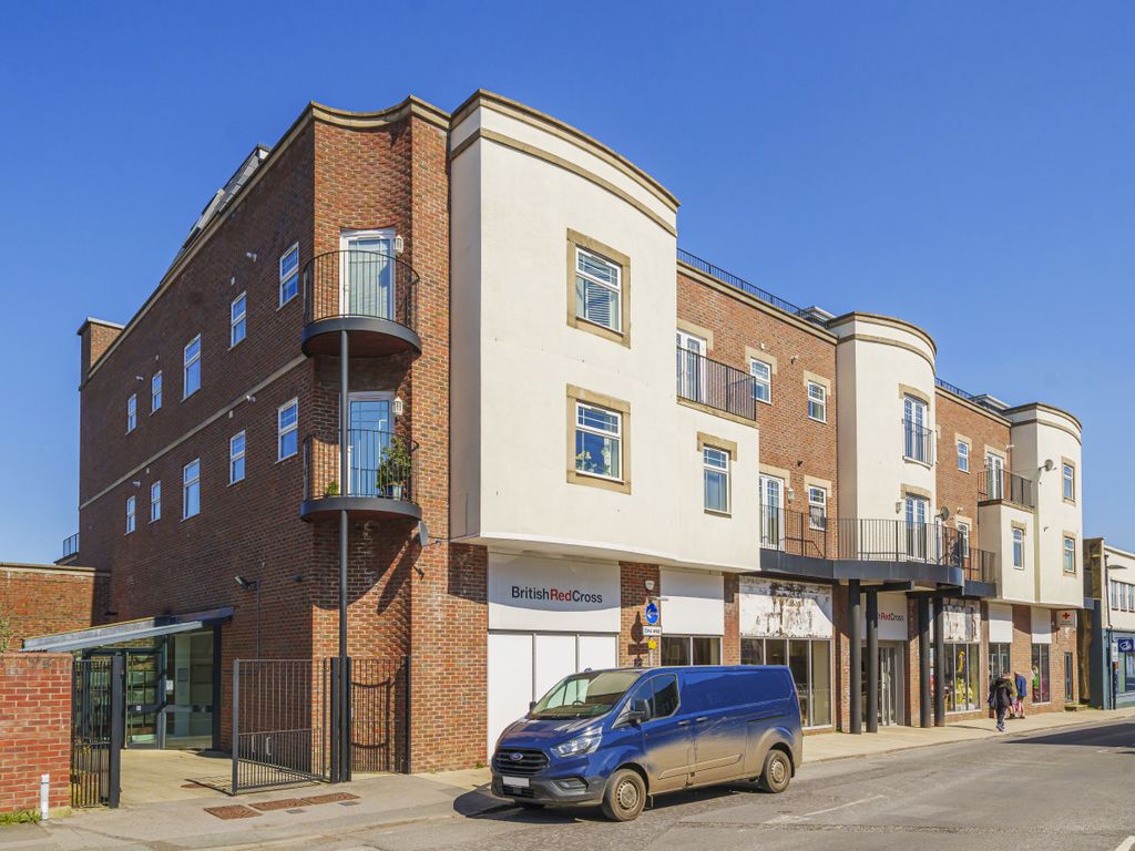 2 bed flat for sale in Swan Street, Petersfield, Hampshire GU32 Zoopla