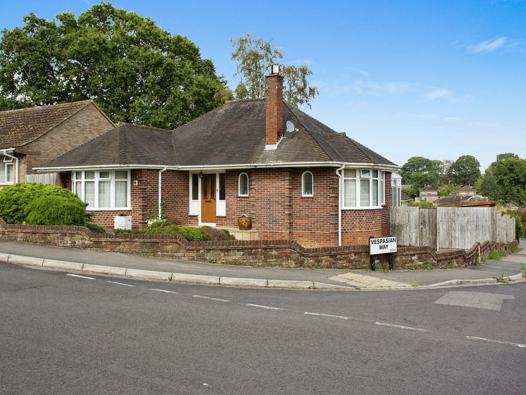 2 bed bungalow for sale in Sarum Road, Chandler's Ford, Eastleigh