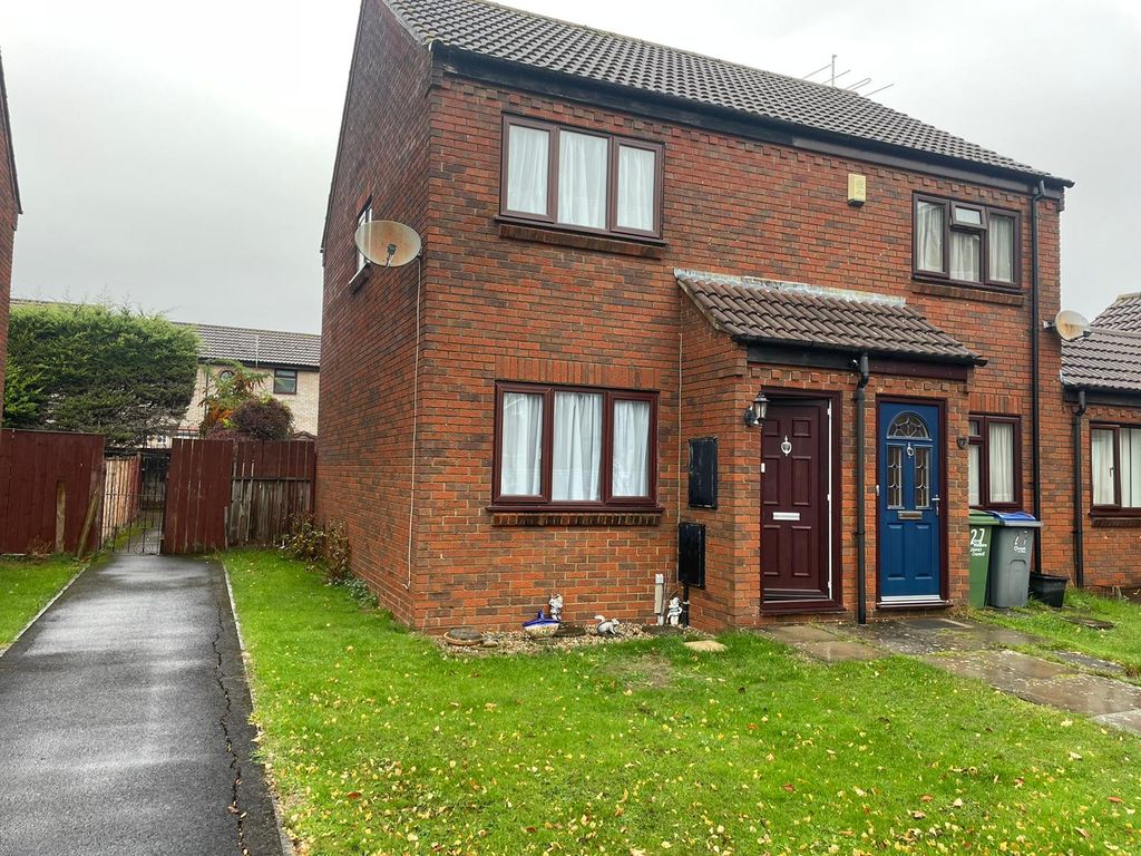 2 bed semidetached house to rent in Duncan Street, Calne SN11, £875