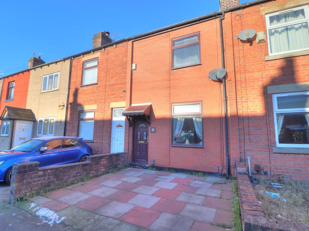 3 bed end terrace house for sale in Lily Lane, Bamfurlong WN2, £139,995