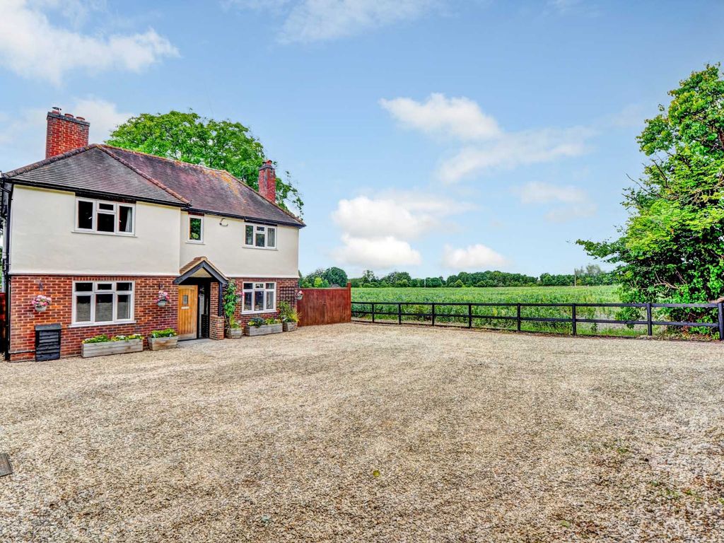 4 bed detached house for sale in Aylesbury Road, Monks Risborough HP27