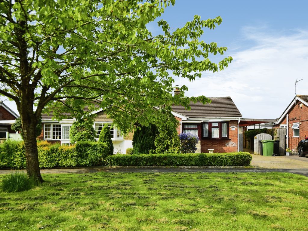 2 bed semidetached bungalow for sale in Dobbin Close Covingham