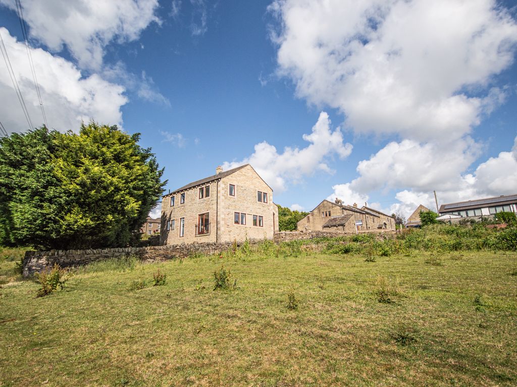 4 bed detached house for sale in Warren House Lane, Huddersfield HD3, £