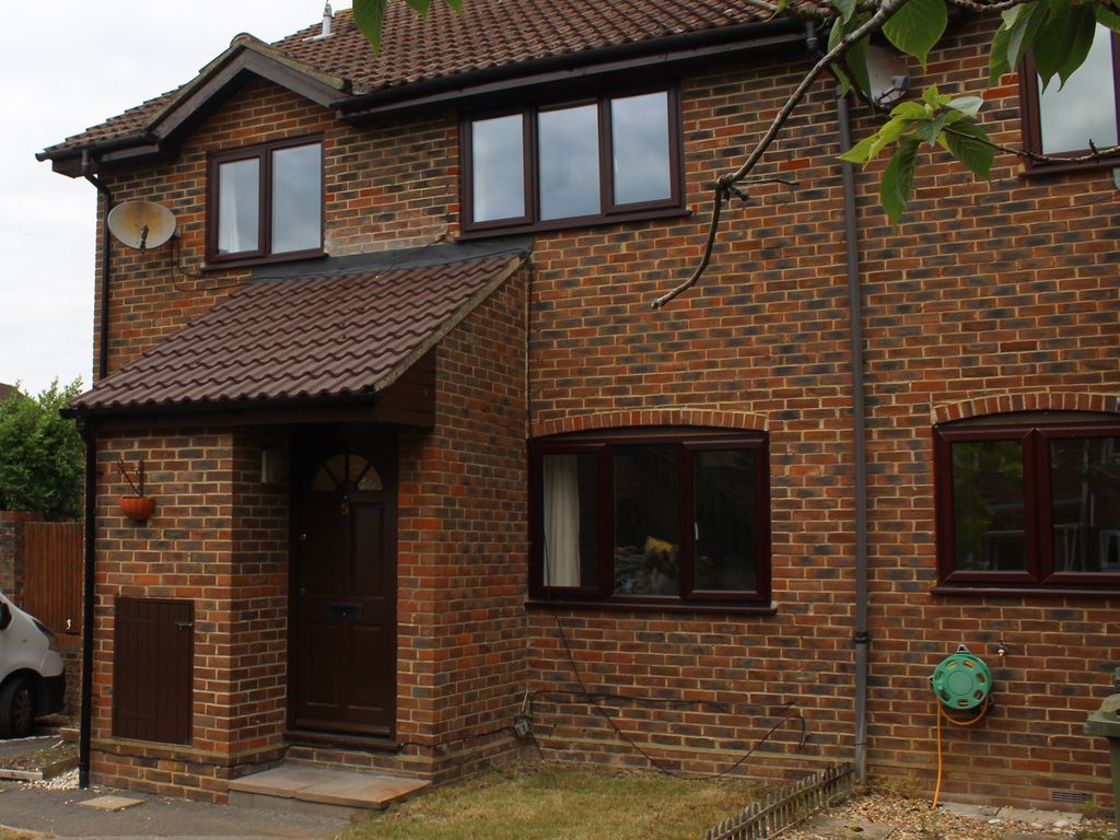 2 bed end terrace house to rent in Youngs Drive, Ash, Aldershot GU12, £