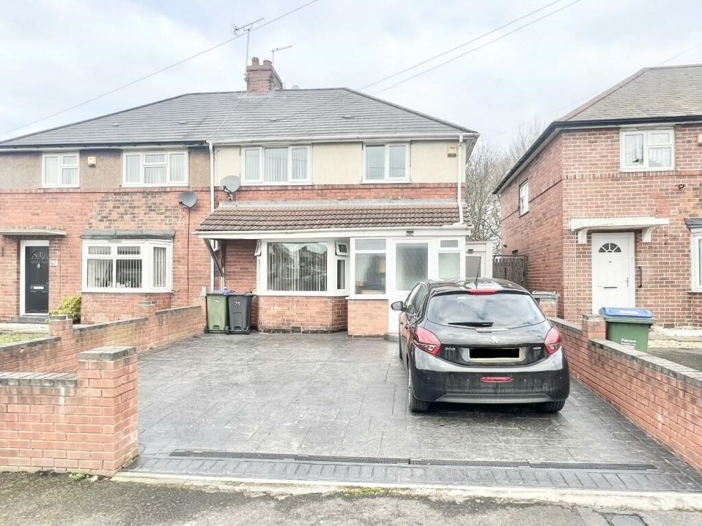 4 bed semidetached house for sale in Stour Street, West Bromwich B70