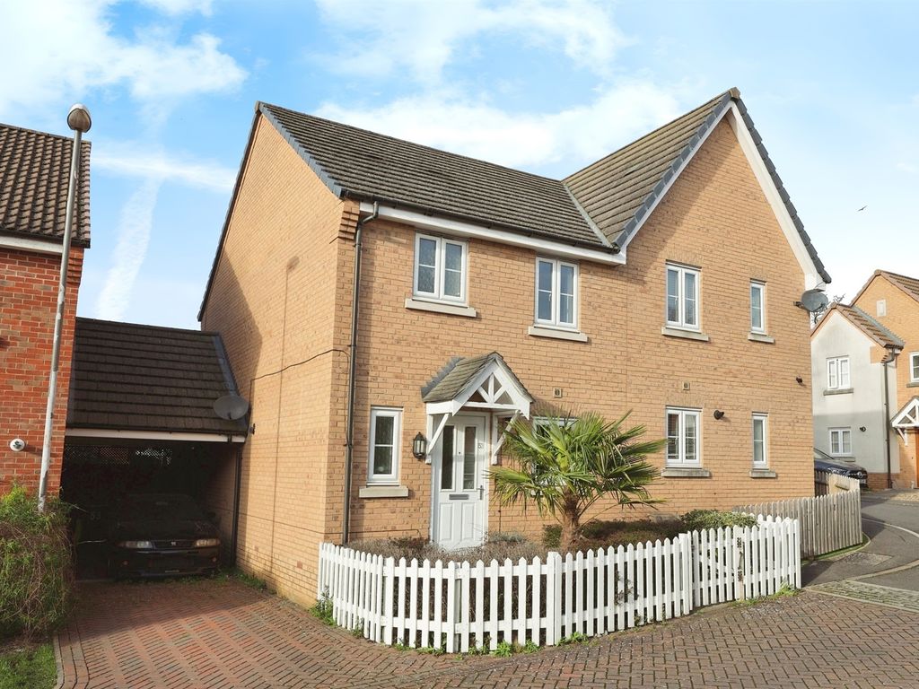 3 bed semidetached house for sale in Red Kite Way, High HP13