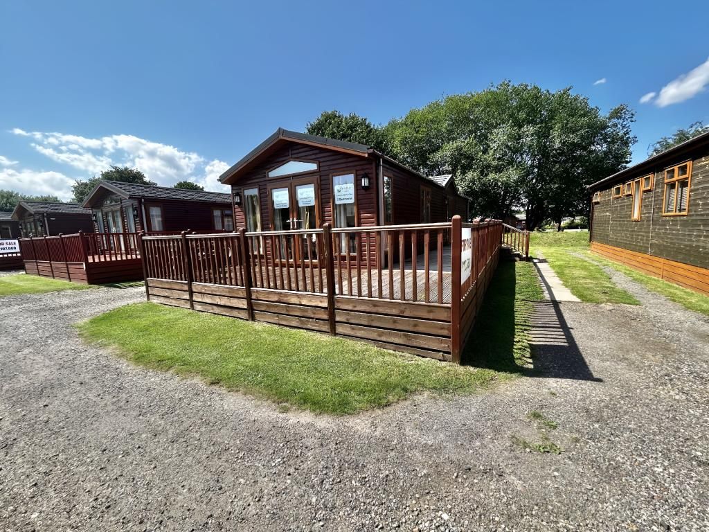 2 bed detached bungalow for sale in Dereham Road, Yaxham, Dereham NR19