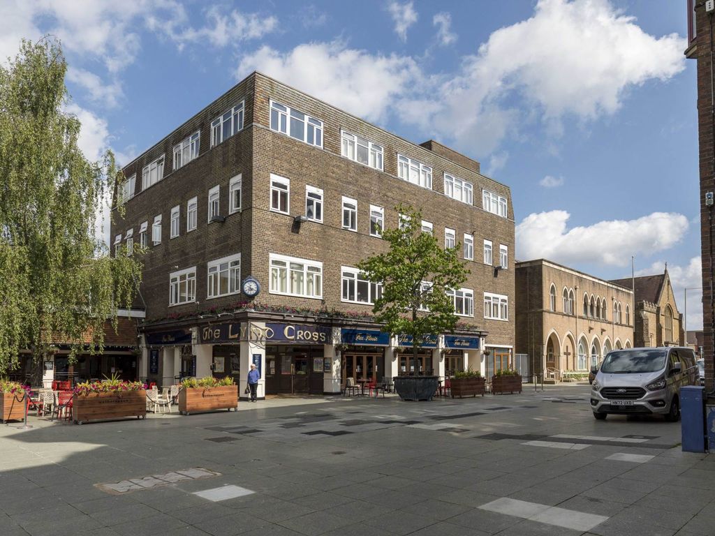 2 bed flat to rent in St Johns House, Horsham RH12, £1,450 pcm Zoopla