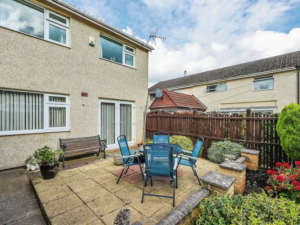 3 bed semidetached house for sale in Clayfield Close, Bulwell