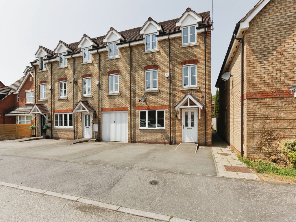 4 bed town house for sale in Parnell Close, Littlethorpe, Leicester