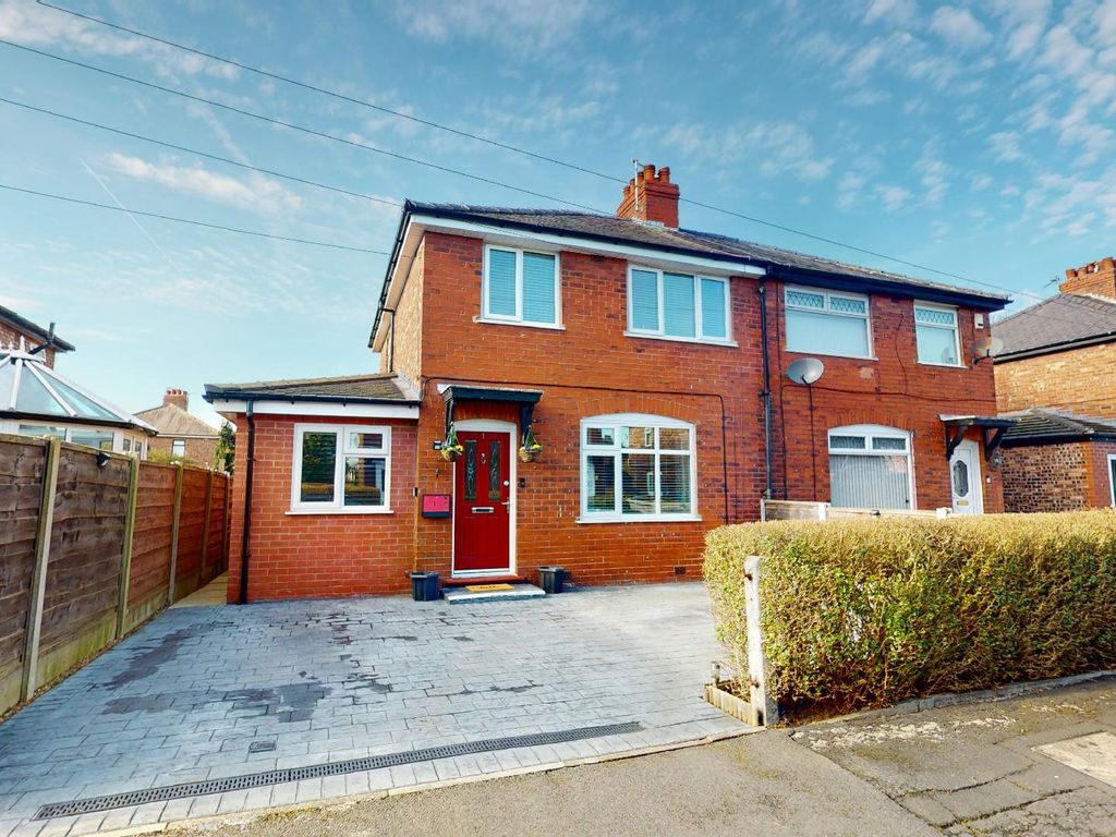 3 bed semidetached house for sale in Trafford Avenue, Urmston