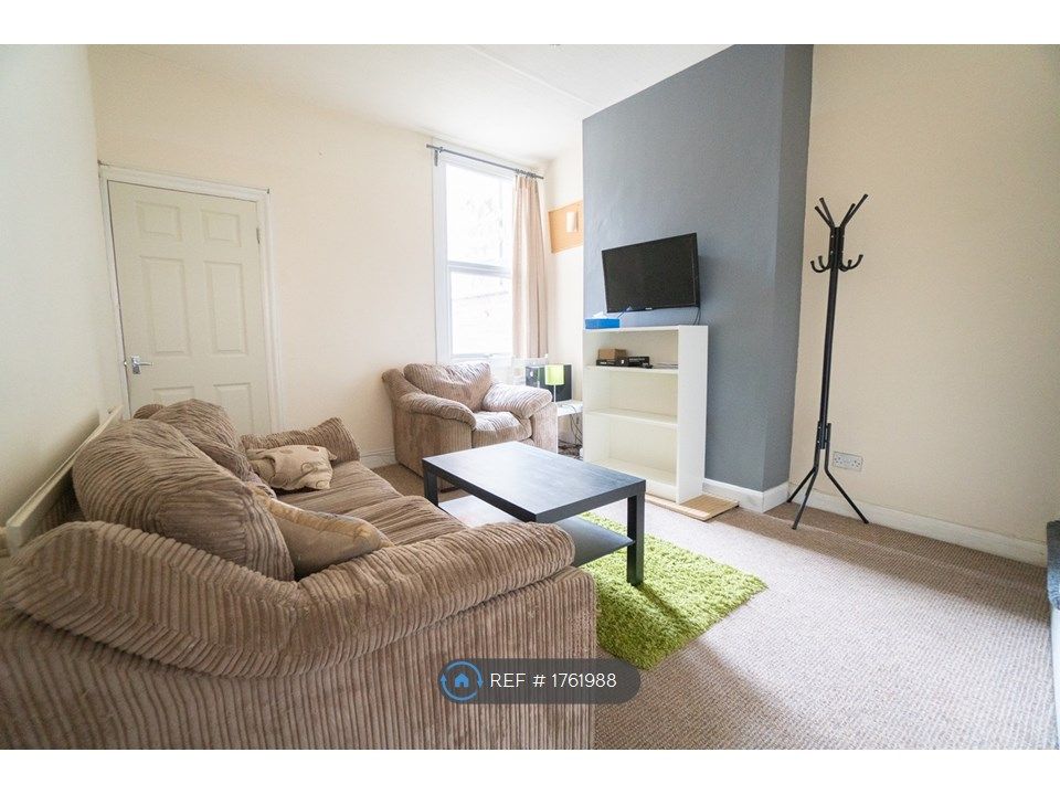 2 bed terraced house to rent in Tudor Road, Leicester LE3 Zoopla