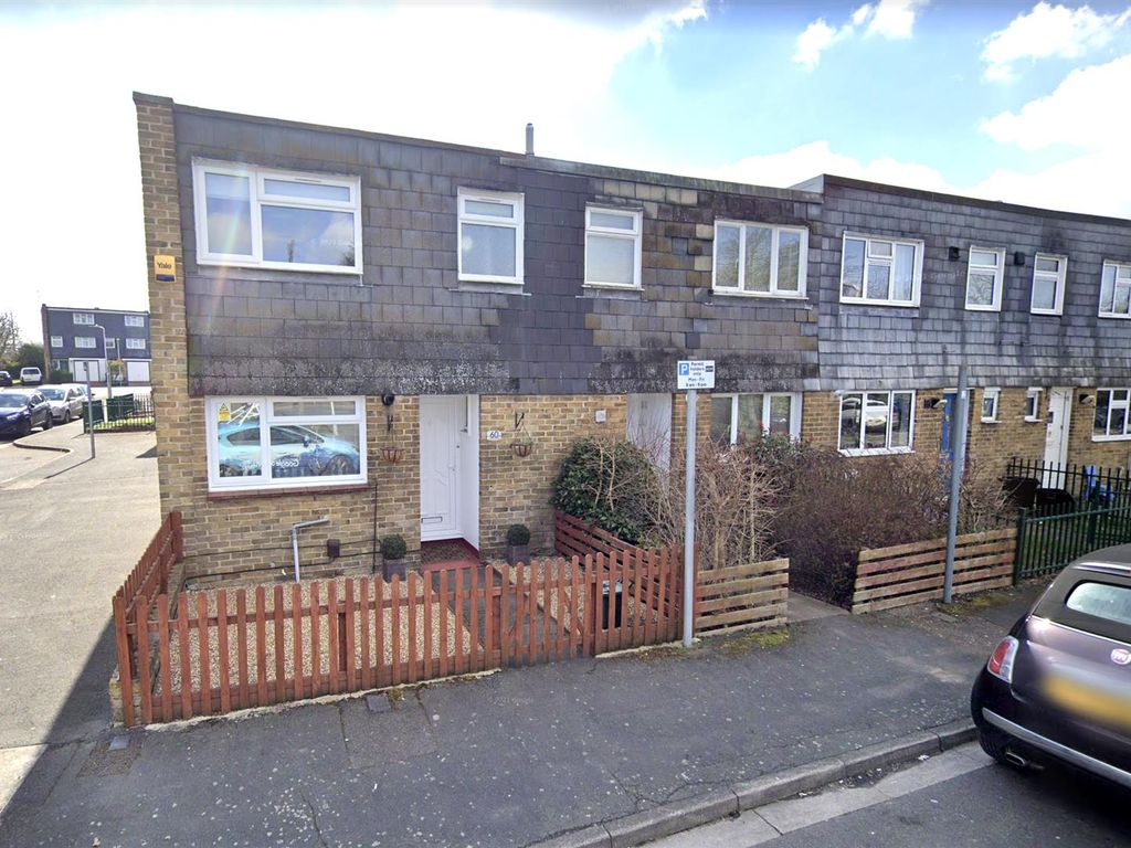 Greatfields Drive, Uxbridge UB8  
