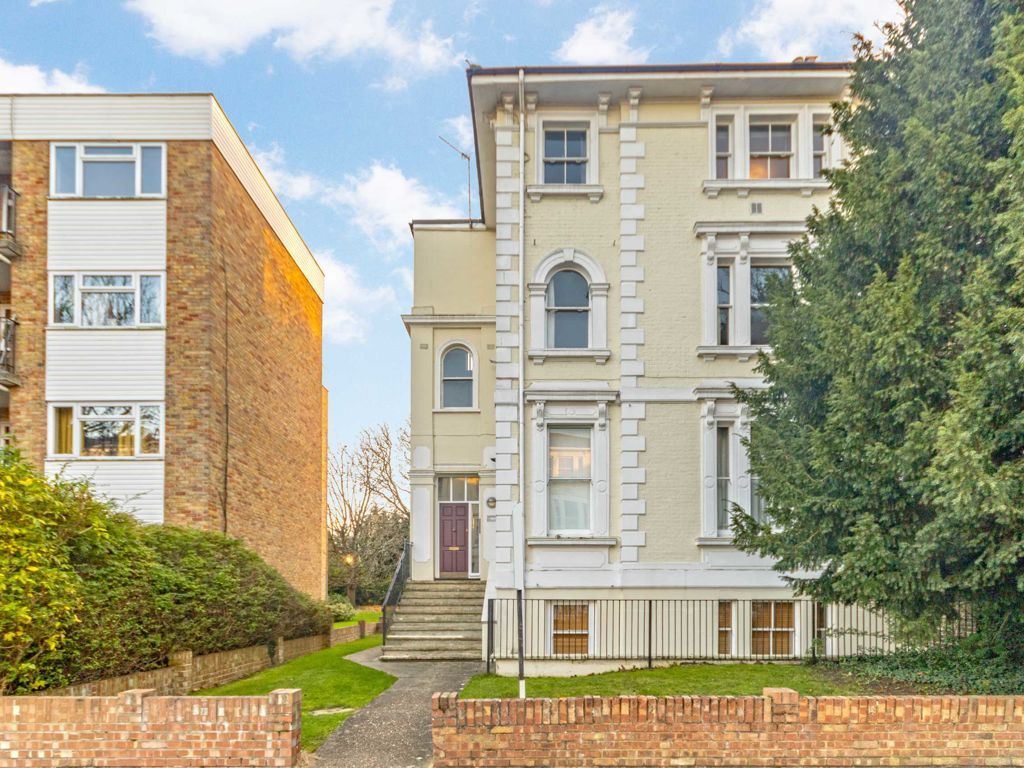 1 bed flat to rent in Uxbridge Road, Kingston Upon Thames KT1, £1,275